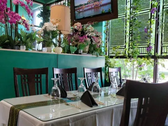 Jurees Thai Place Restaurant