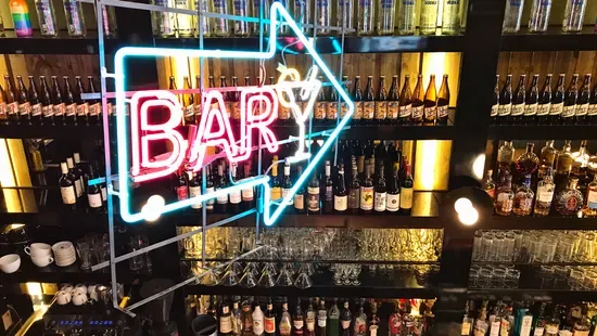 Saloon Bistro Bar