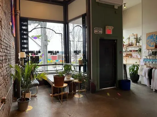 Old Crow Coffee Co. + Moodswing Cafe / Bar