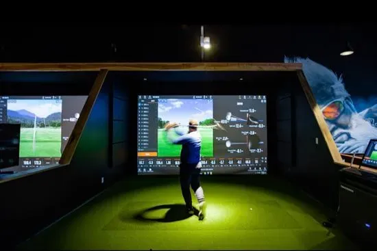 Top Shot Golf - Trackman Simulator Bar