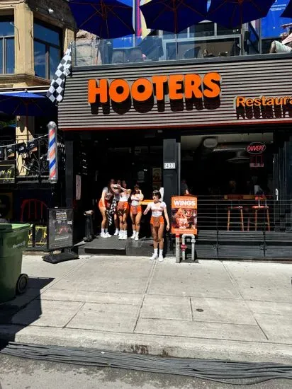 HOOTERS