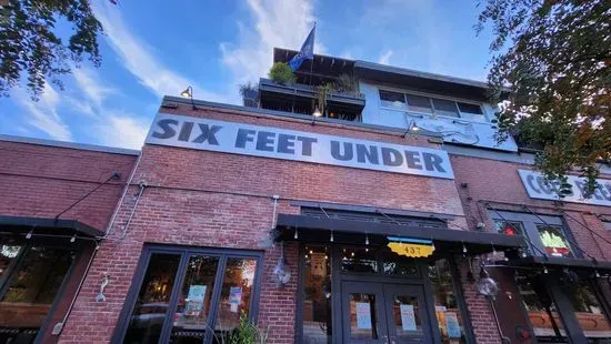 Six Feet Under Pub & Fish House - Grant Park