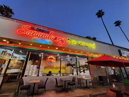 Sanamluang Cafe Hollywood
