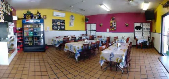 Los Pilares Restaurant