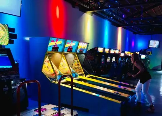 Level Up Arcade and Billiards