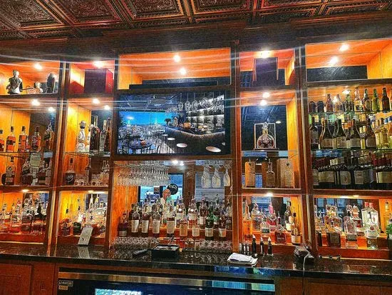 Gil’s Cigar Bar