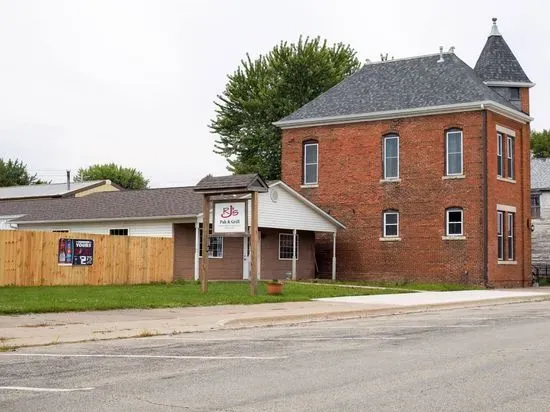 Rjs Pub And Grill