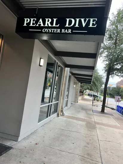 Pearl and Fin Oyster Bar