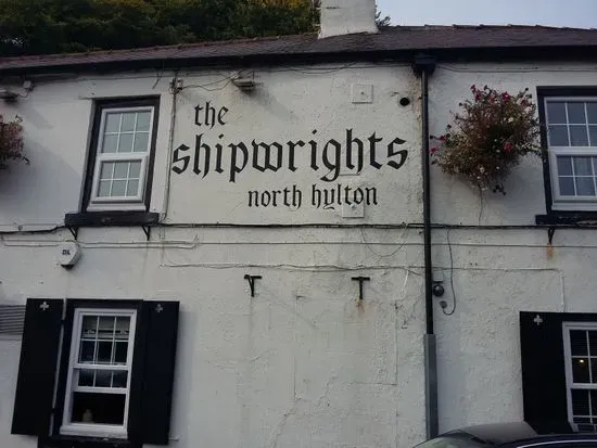 Shipwrights Hotel & Riverside Pub