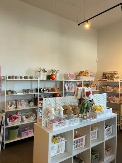 Cuties Cafe & Shop