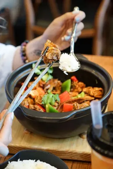 Yang's Braised Chicken Rice (ChinaTown)杨铭宇黄焖鸡米饭