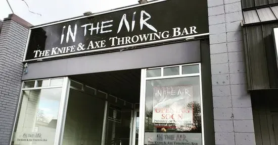 In the Air - Legacy knife and axe throwing bar with In The Air Gun Ultra shooting range