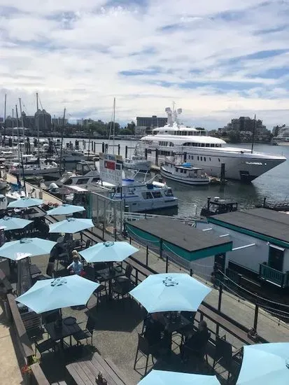 Lido Waterfront Bar & Bistro