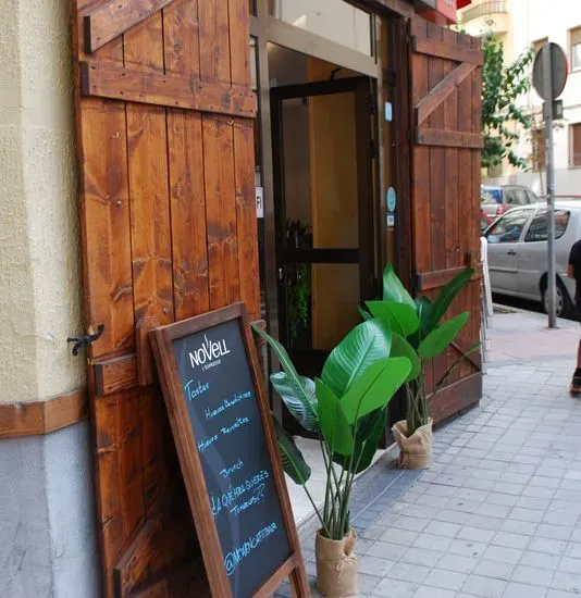 Newen Café & Bar