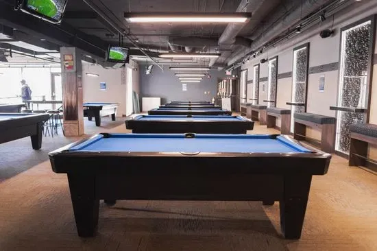 IQ's Café & Billiards