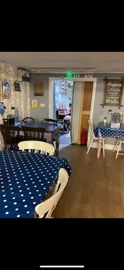 Alberts Cafe & Tea Room