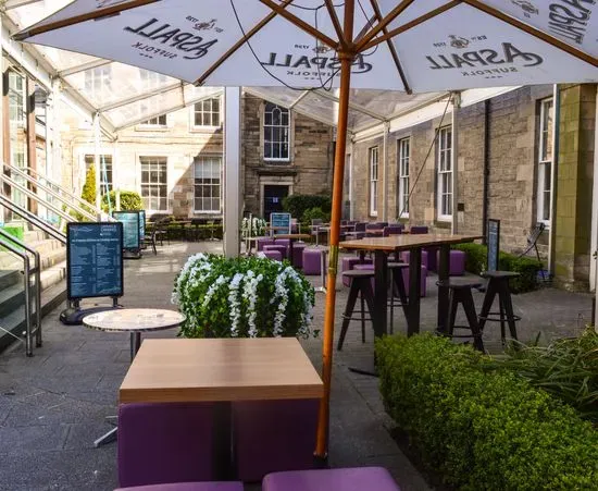 Drinks and Dining Al Fresco at Surgeons Quarter