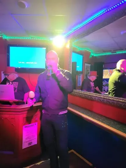 Woody's Karaoke Bar