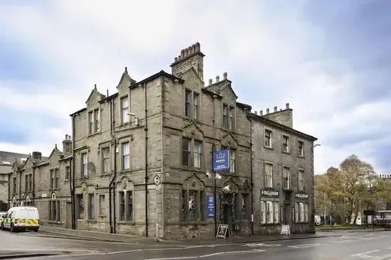 The Royal Hotel & Bar