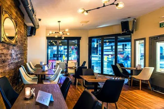 Miraflores Bar & Lounge
