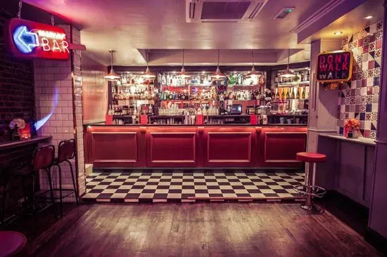 Simmons Bar | Camden Town