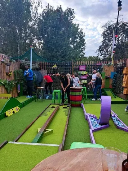 Plonk Crazy Golf - Hackney