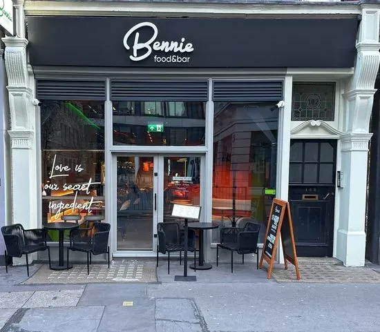 Bennie Restaurant & Bar