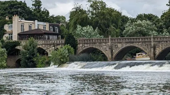 Under The Bridge Restaurant & Bar