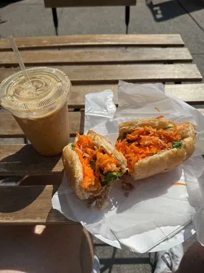 Banhmigos & Coffee