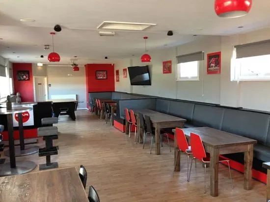 Bar Red, Briton Ferry