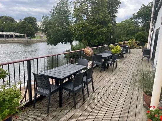 Riverside Bar & Venue Hire