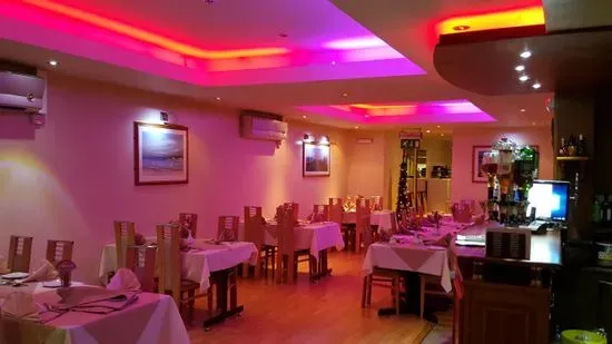 Thariks Indian Restaurant & Takeaway