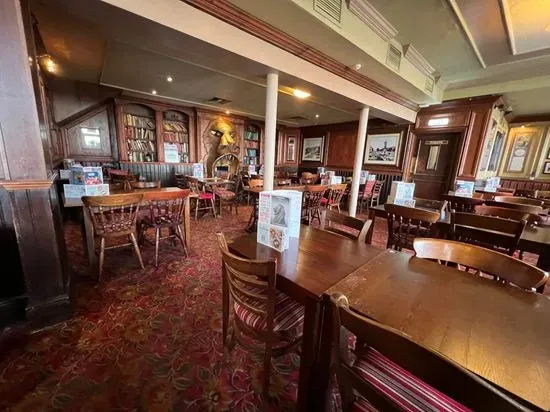 The Red Lion - JD Wetherspoon