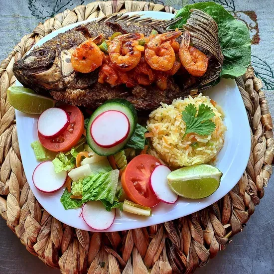 Pupuseria Y Antojitos Carmencita Luna