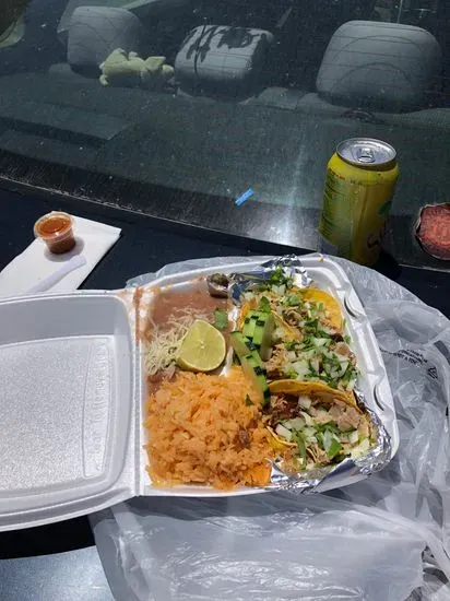 El Chilaquil Taco Truck (also located at 4420 Northgate Blvd)