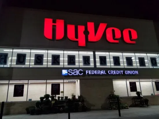 Hy-Vee Grocery Store