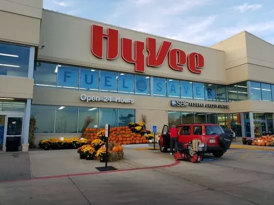 Hy-Vee Grocery Store