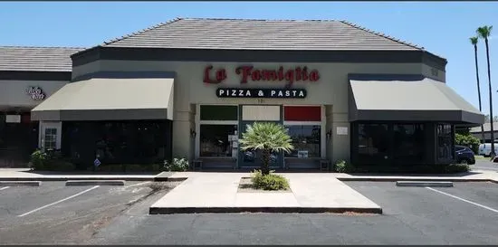 La Famiglia Pizza & Pasta