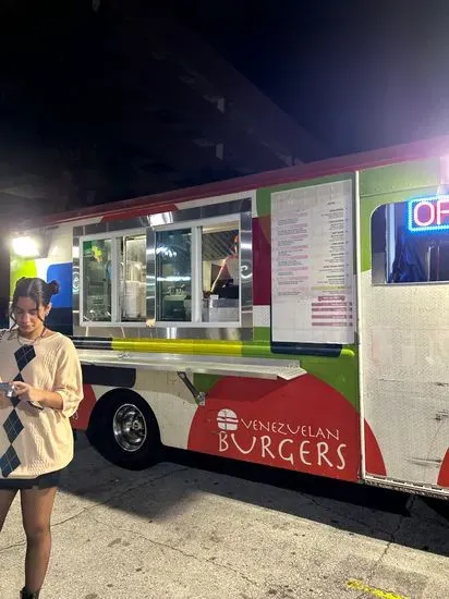 Venezuelan burgers and sandwich food truck