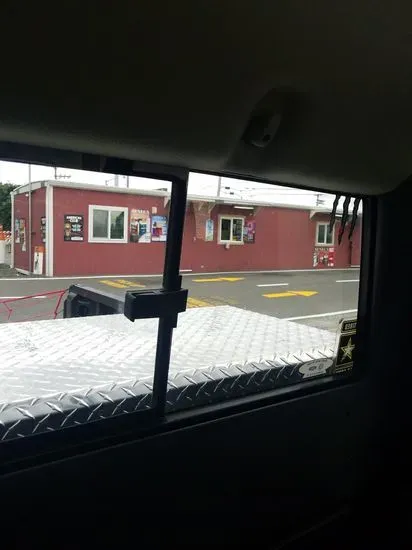 Smokin' Willy's Drive-Thru