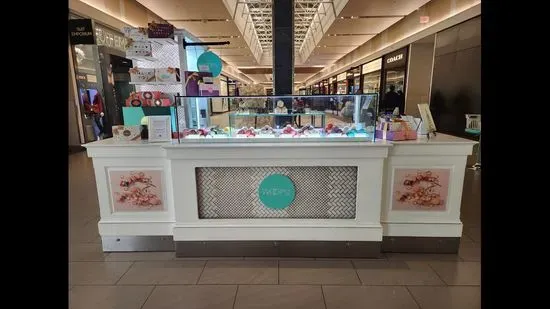 Woops! Macarons & Gifts (Ontario Mills)