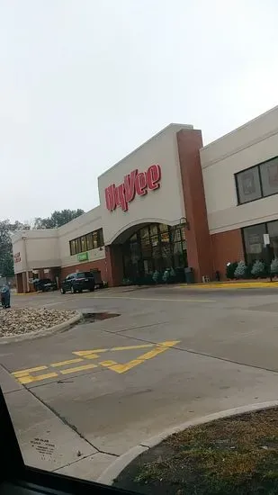 Hy-Vee Grocery Store