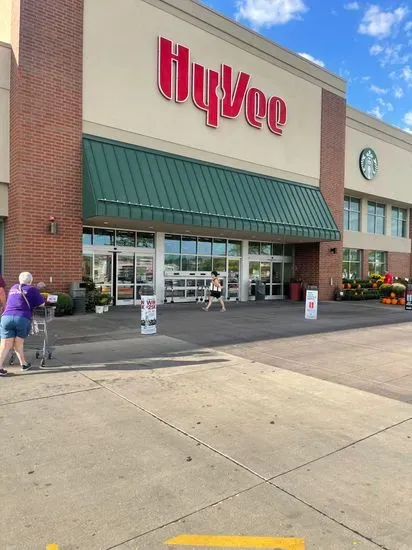 Hy-Vee Grocery Store