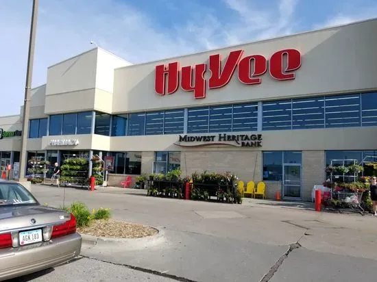 Hy-Vee Grocery Store