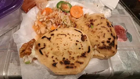 Pupuseria salvadoreña