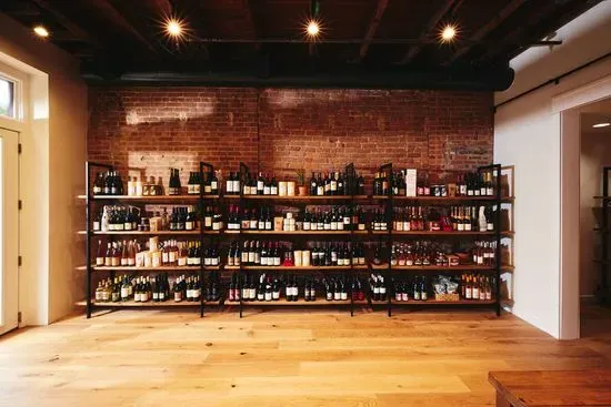 Poco Vino Wine Bar & Market