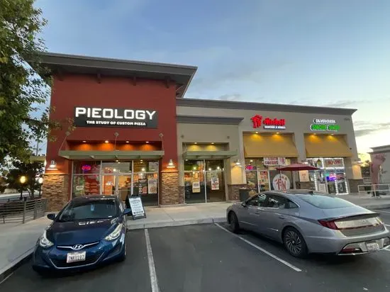 Pieology Pizzeria Panama Lane, Bakersfield, CA