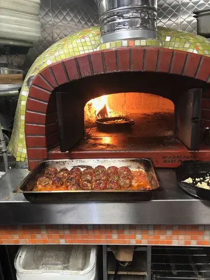 Clemente's Wood-Fired Trolley Pizzeria