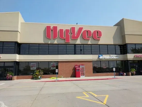 Hy-Vee Grocery Store