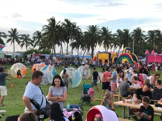 Food Trucks Fridays at Tamiami Park